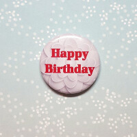 Button 25 mm - Happy Birthday rot