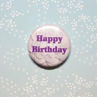 Button 25 mm - Happy Birthday lila / Anstecknadel