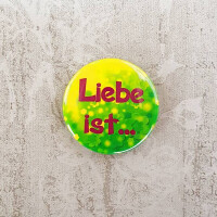 Button 25 mm - Liebe ist... (lila) / Rückseite glatt